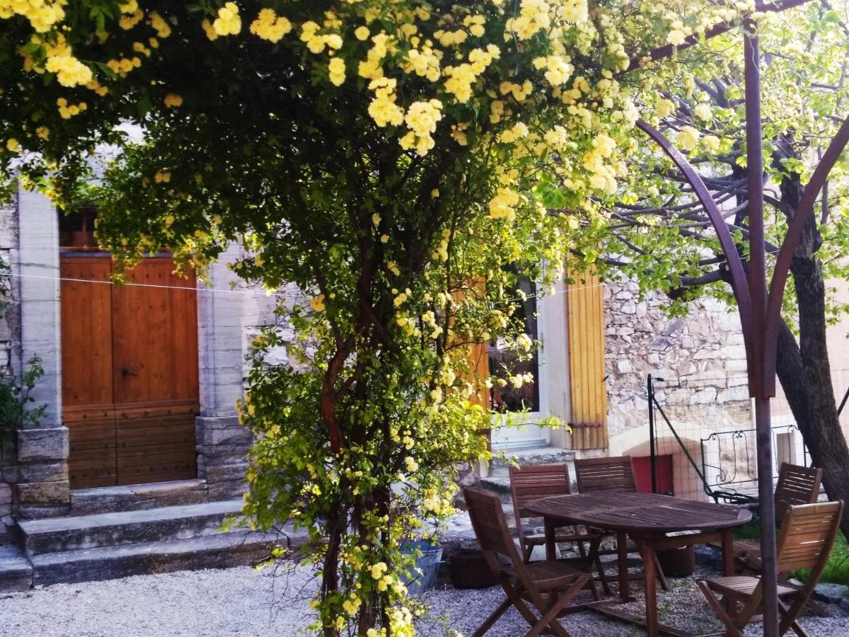 Chambre D'Hotes Face Au Lavoir Méthamis エクステリア 写真