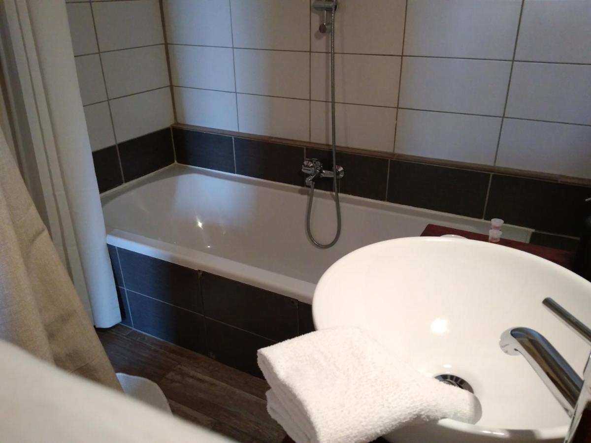 Chambre D'Hotes Face Au Lavoir Méthamis エクステリア 写真
